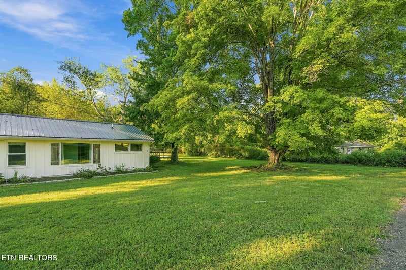 7901 Westacres Dr, Knoxville, TN 37919