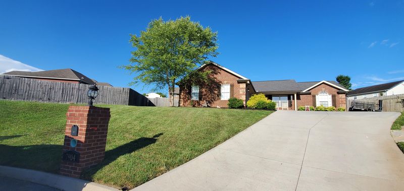 7904 Noble Ln, Corryton, TN 37721
