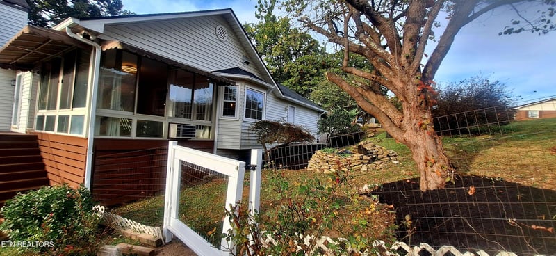 7905 Whitcomb Rd, Powell, TN 37849