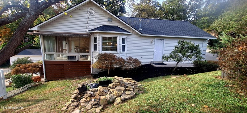 7905 Whitcomb Rd, Powell, TN 37849