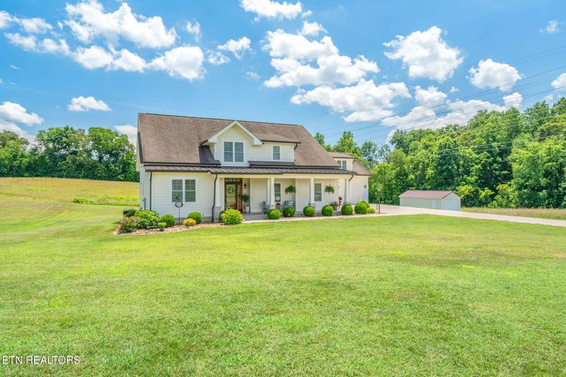 7906 Lucky Ln, Corryton, TN 37721