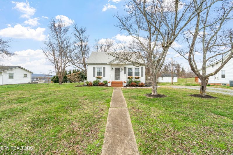 7909 Harmon Rd, Powell, TN 37849