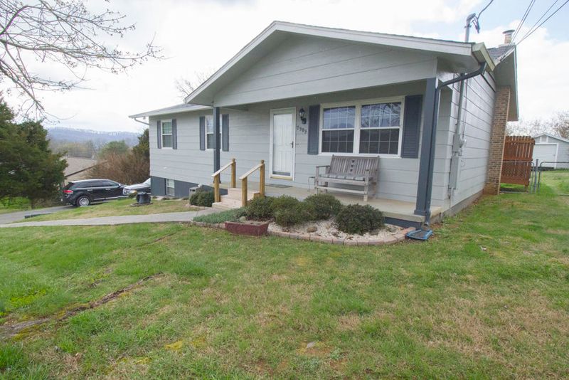 7909 Powell Heights Rd, Powell, TN 37849