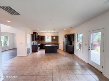 791 W Glenview Dr, Lenoir City, TN 37771