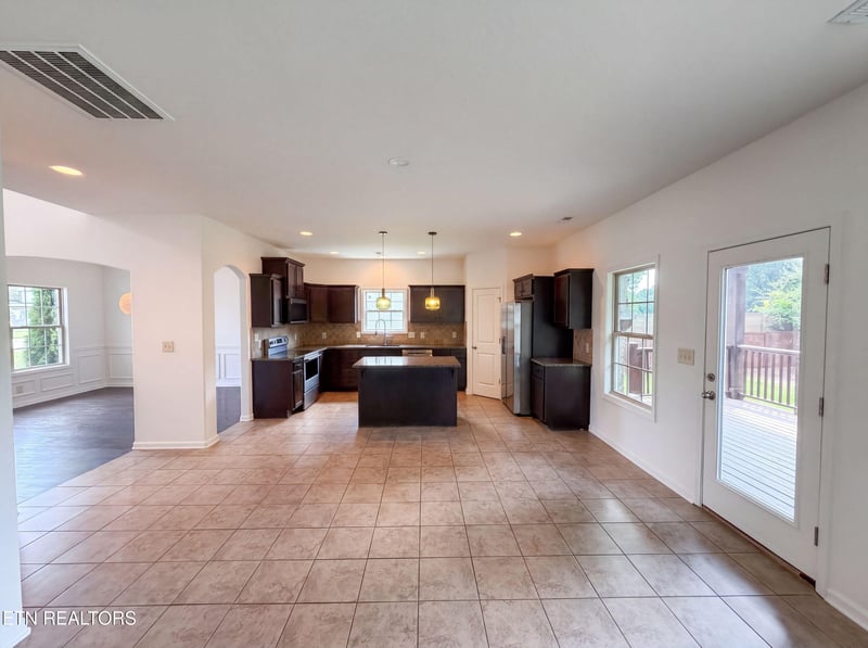 791 W Glenview Dr, Lenoir City, TN 37771