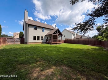 791 W Glenview Dr, Lenoir City, TN 37771