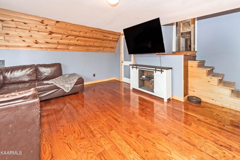 7911 Bell Campground Rd, Powell, TN 37849