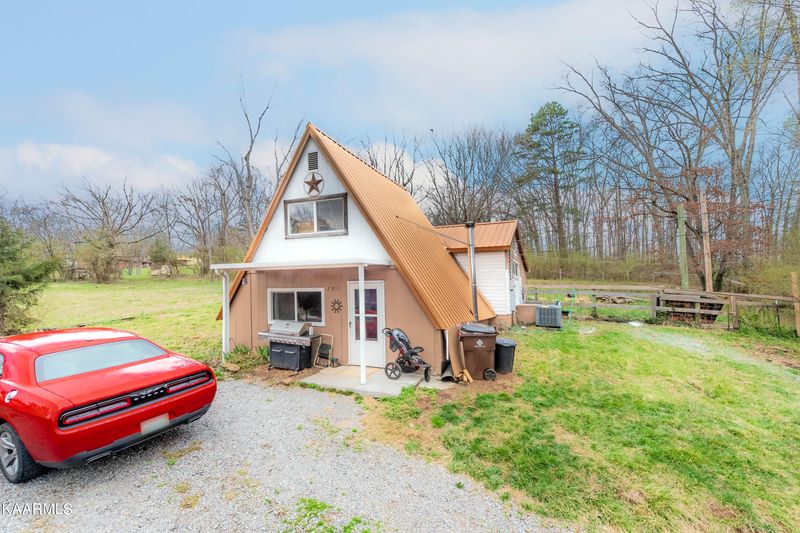 7911 Bell Campground Rd, Powell, TN 37849