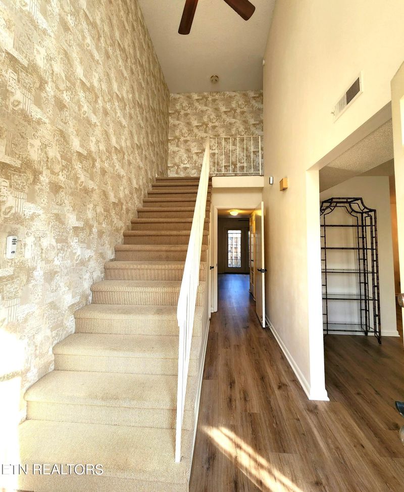 7914 Gleason Dr #APT 1059, Knoxville, TN 37919