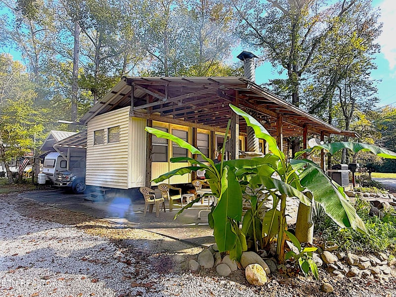 7915 Carnes Rd, Townsend, TN 37882