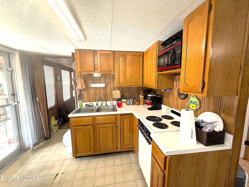 7915 Carnes Rd, Townsend, TN 37882