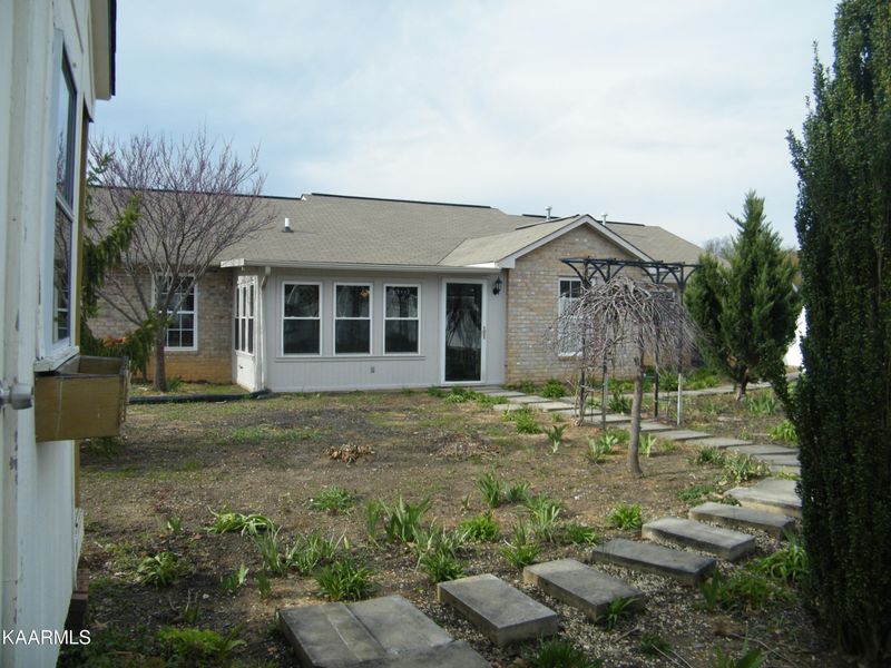 7915 United Ln, Corryton, TN 37721