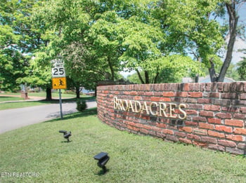 7917 Camberley Dr, Powell, TN 37849