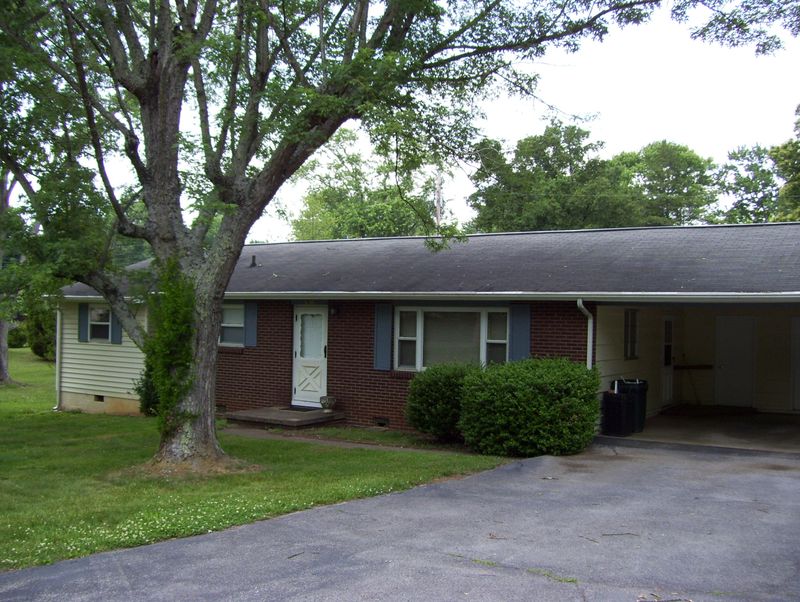 7917 Gleason Dr, Knoxville, TN 37919