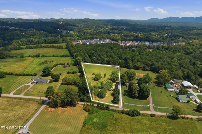 7918 Barker Rd, Corryton, TN 37721