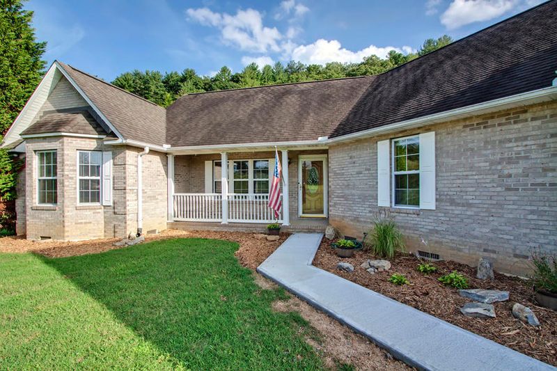792 Mays Valley Rd, Harriman, TN 37748