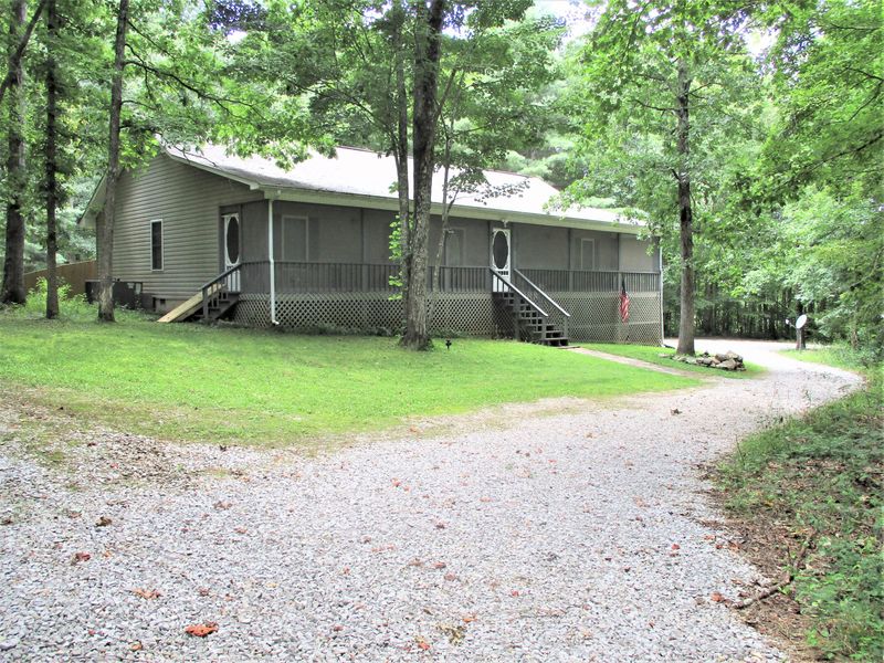 792 Turkey Blind Rd, Crossville, TN 38572