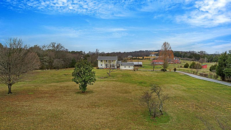 7922 Majors Rd, Corryton, TN 37721