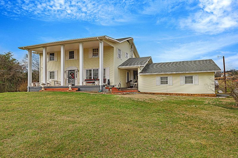 7922 Majors Rd, Corryton, TN 37721
