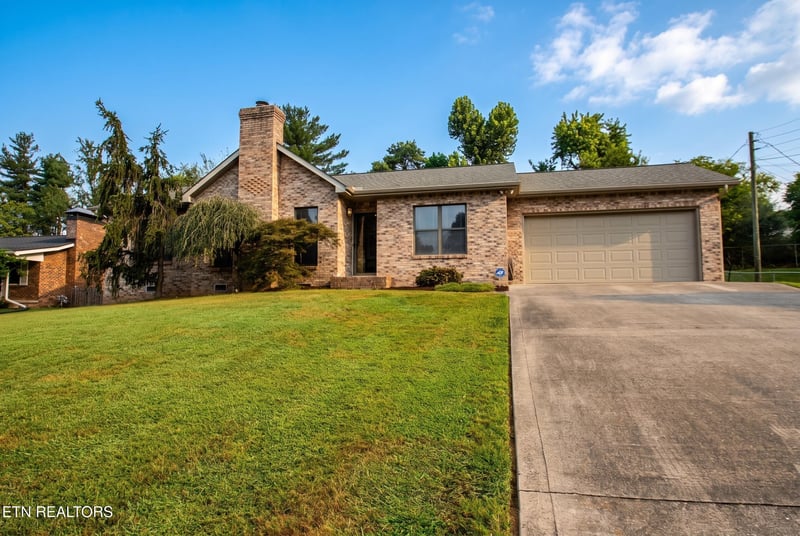 7923 W Cliff Dr, Knoxville, TN 37909