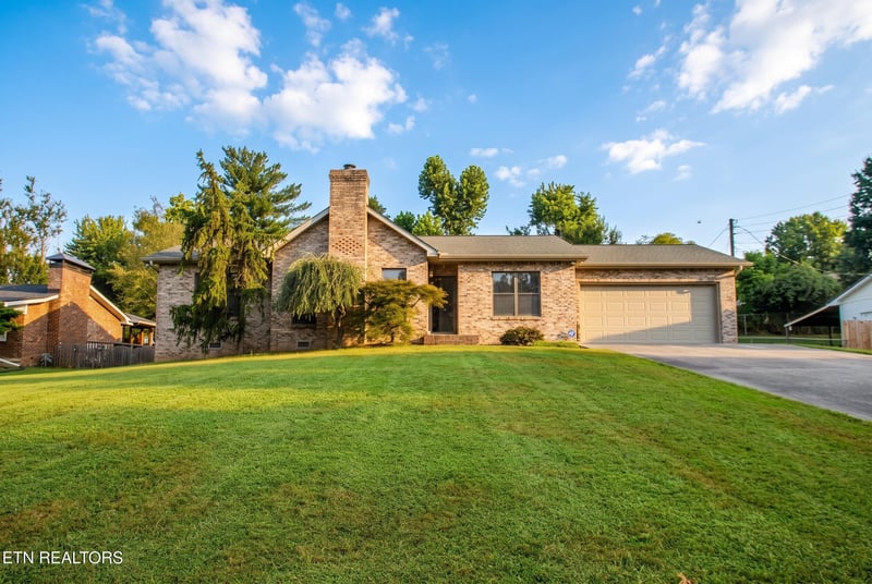 7923 W Cliff Dr, Knoxville, TN 37909