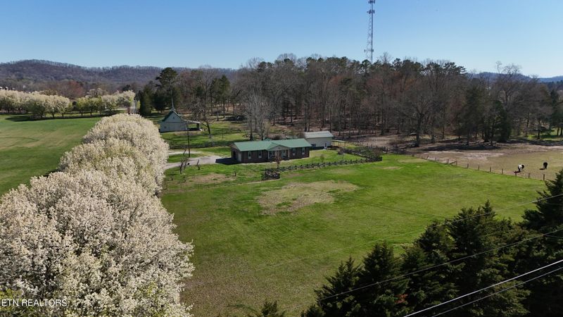 7925 Majors Rd, Corryton, TN 37721
