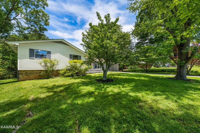 7925 N Forest Rd, Knoxville, TN 37909