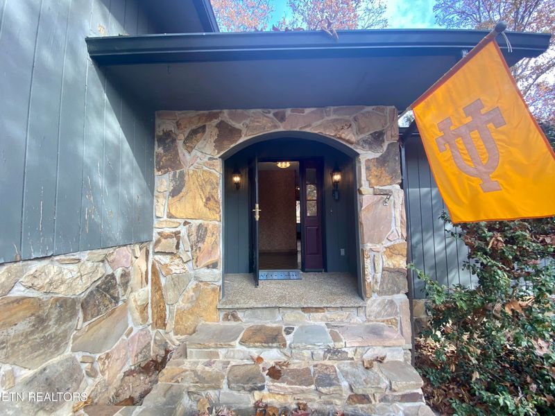 7932 Castlecomb Rd, Powell, TN 37849