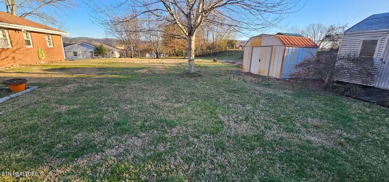 7933 Ewing Rd, Powell, TN 37849