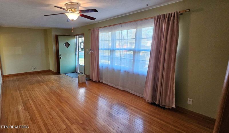 7933 Ewing Rd, Powell, TN 37849
