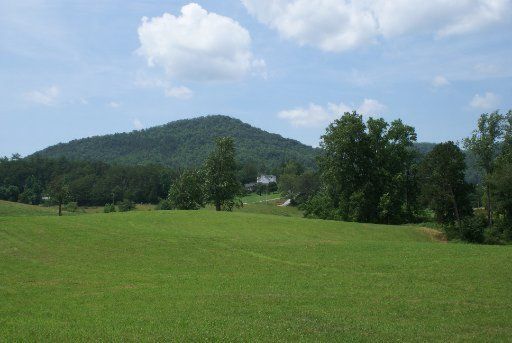 7948 Cedar Creek Dr, Townsend, TN 37882