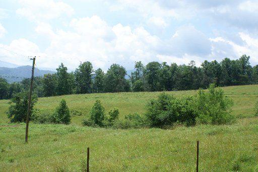 7948 Cedar Creek Dr, Townsend, TN 37882