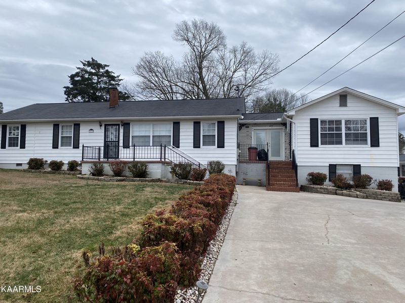 7971 Longmire Rd, Luttrell, TN 37779