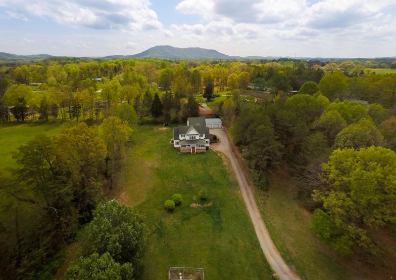 7987 Longmire Rd, Luttrell, TN 37779