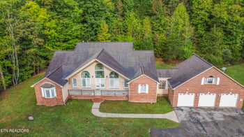 799 Twin Hills Ln, Jacksboro, TN 37757