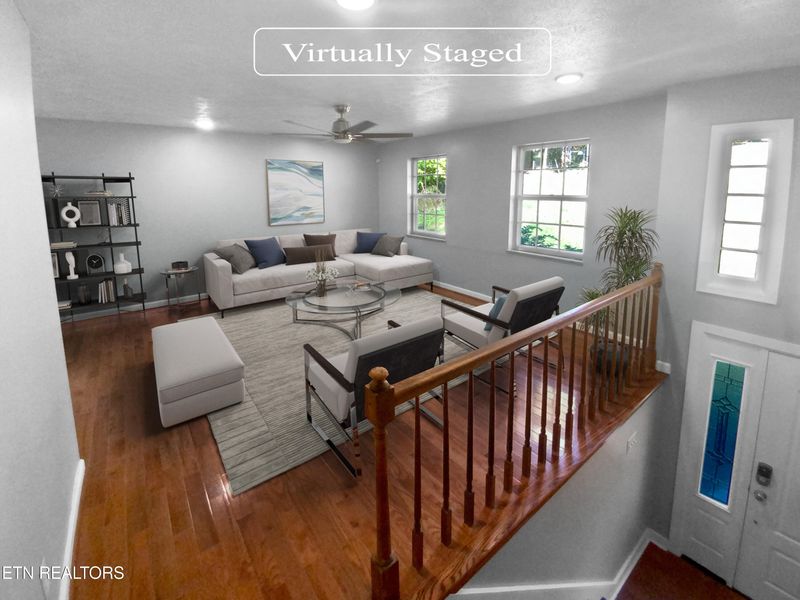 799 W Outer Dr, Oak Ridge, TN 37830