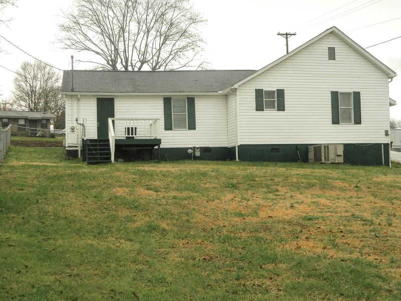 8 Hackberry St, Loudon, TN 37774