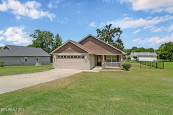 8 Patrick Dr, Crossville, TN 38555