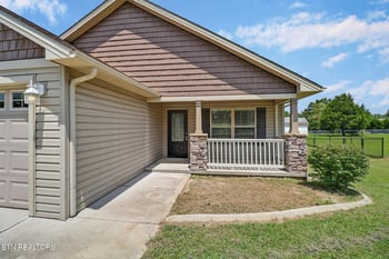 8 Patrick Dr, Crossville, TN 38555