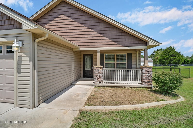 8 Patrick Dr, Crossville, TN 38555