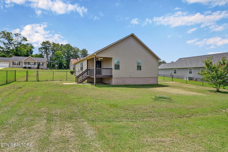 8 Patrick Dr, Crossville, TN 38555