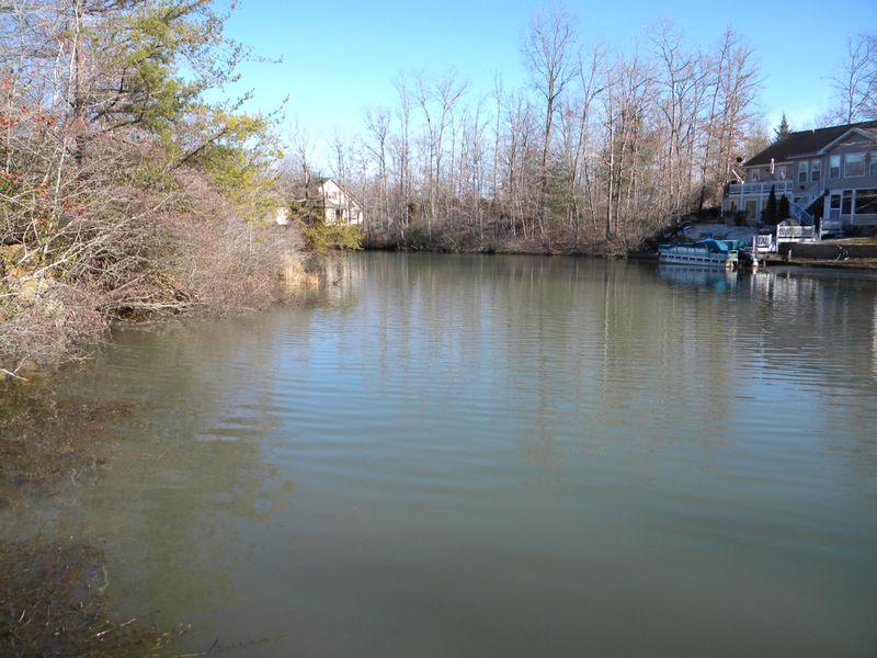 8 War Eagle Dr, Crossville, TN 38572
