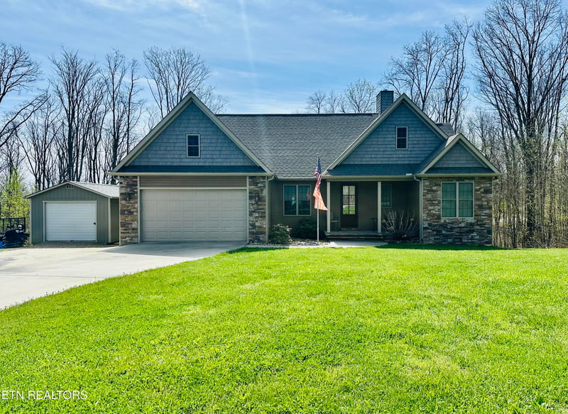 80 Upper Eagles Nest Rd, Crab Orchard, TN 37723