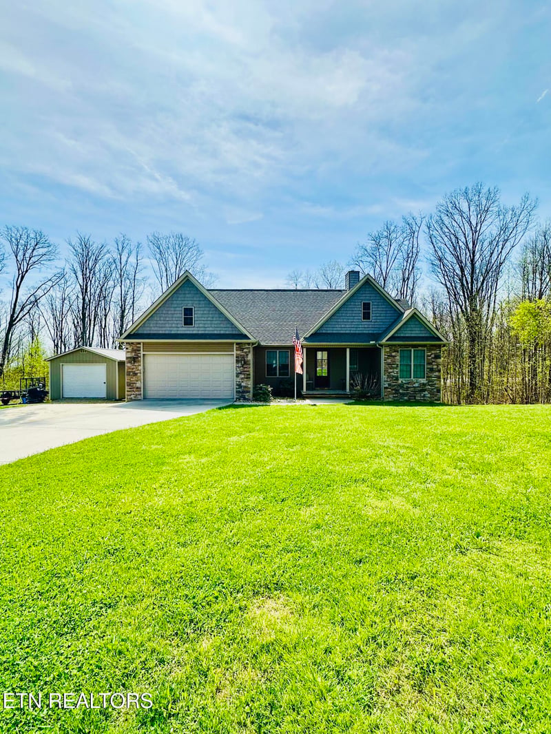 80 Upper Eagles Nest Rd, Crab Orchard, TN 37723