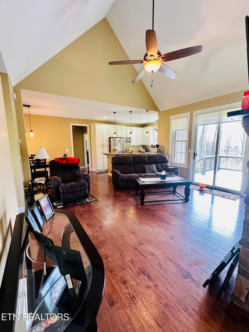 80 Upper Eagles Nest Rd, Crab Orchard, TN 37723