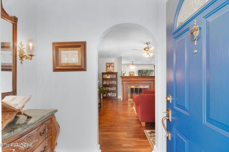 800 Brown Mountain Loop Rd, Knoxville, TN 37920