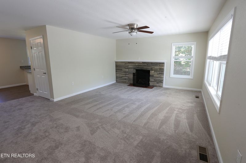 800 E 1st Ave, Lenoir City, TN 37771