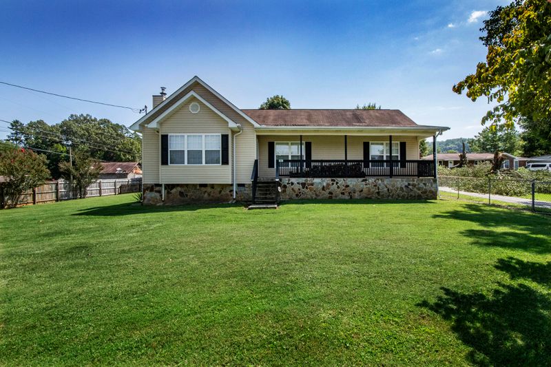800 E Beaver Creek Dr, Knoxville, TN 37918