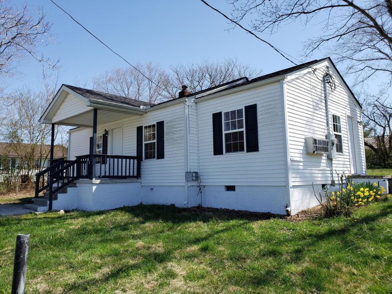 800 E Hemlock St, Lafollette, TN 37766