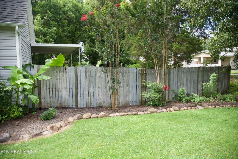 800 E Inskip Dr, Knoxville, TN 37912